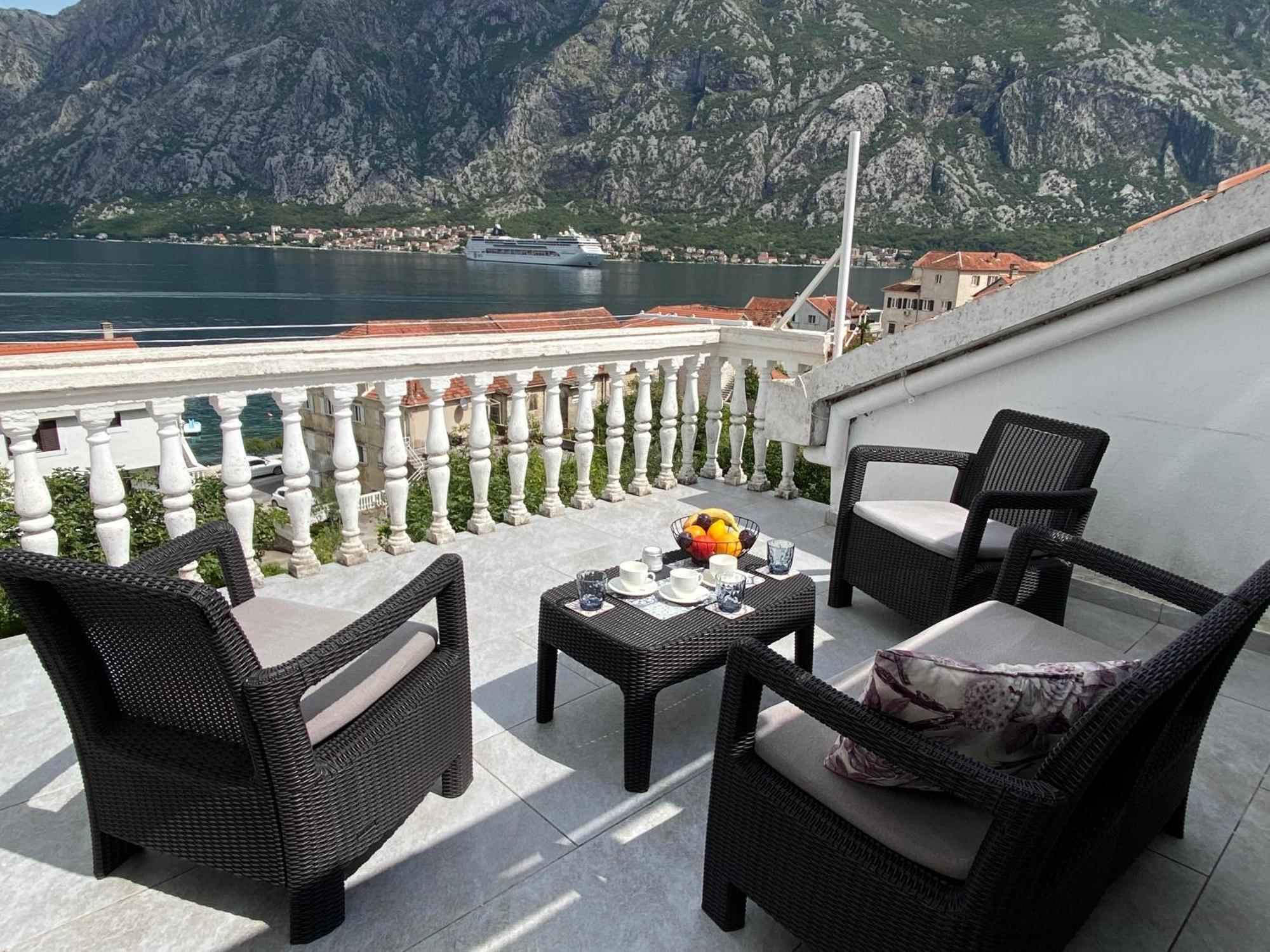 Lux Boka Sea View Apartment كوتور المظهر الخارجي الصورة