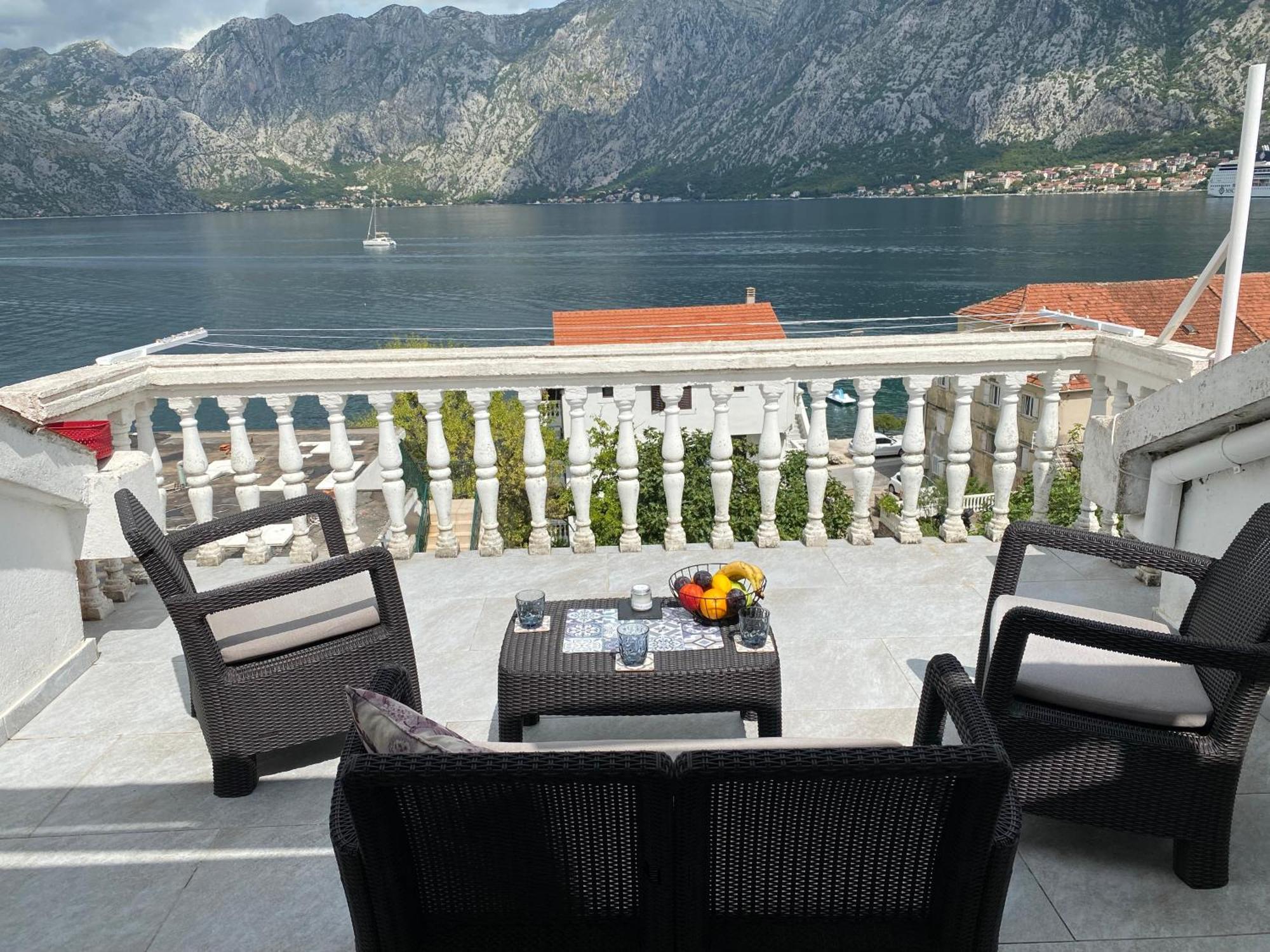 Lux Boka Sea View Apartment كوتور المظهر الخارجي الصورة